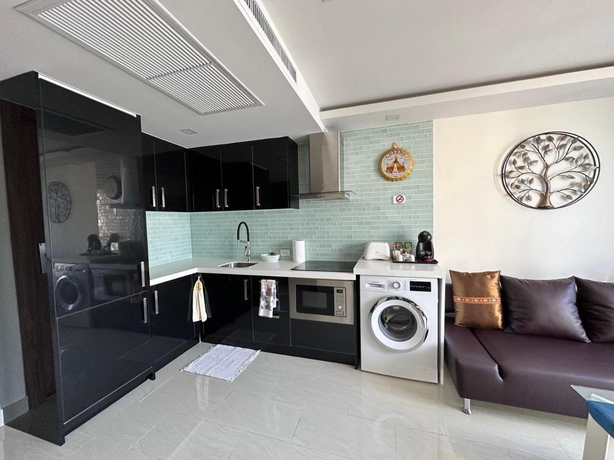 Luxury Business Suits In Grand Avenue By Pattaya City Estates Exterior photo