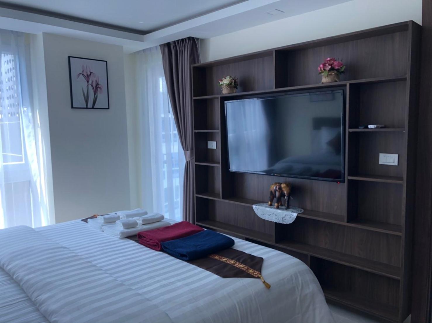 Luxury Business Suits In Grand Avenue By Pattaya City Estates Exterior photo