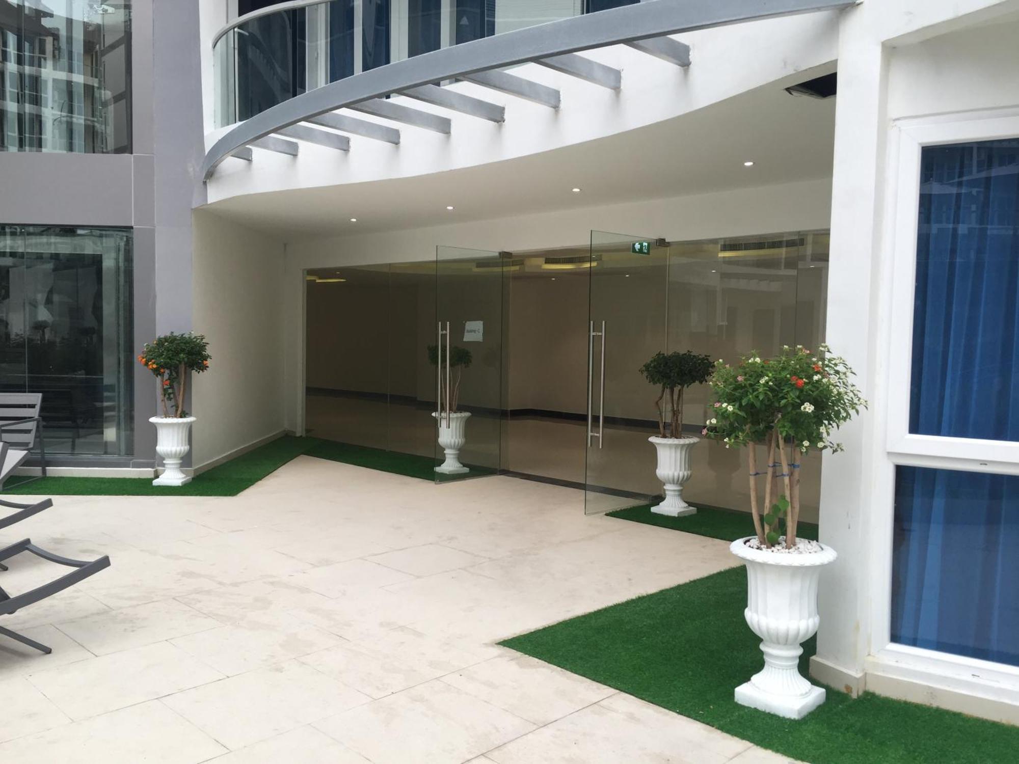Luxury Business Suits In Grand Avenue By Pattaya City Estates Exterior photo